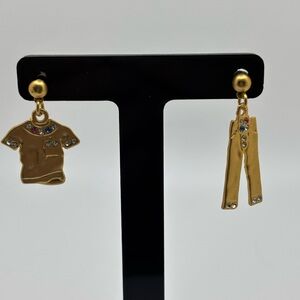 ✨5/$25✨ Gold T-Shirt and Pants Earrings